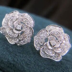 STERLING ROSE 3D EARRINGS ENCRUSTED WITH WHITE TOPAZ